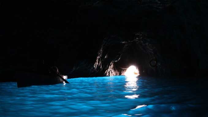 Visit the Blue Grotto skipping the lines with our local licensed tour guide