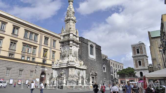 Naples is an Ancient city rich of art and hsitory. On this tour you will discover its treasures